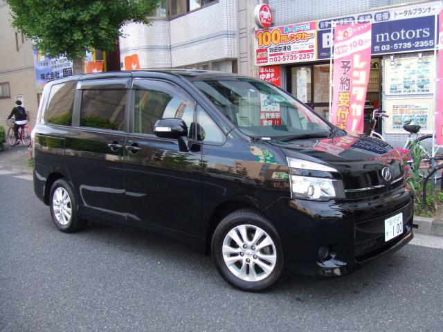 トヨタ VOXY 黒 8人乗り車両画像