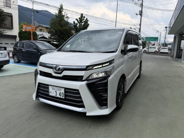 トヨタ ヴォクシー8人乗(ホワイト)340車両画像